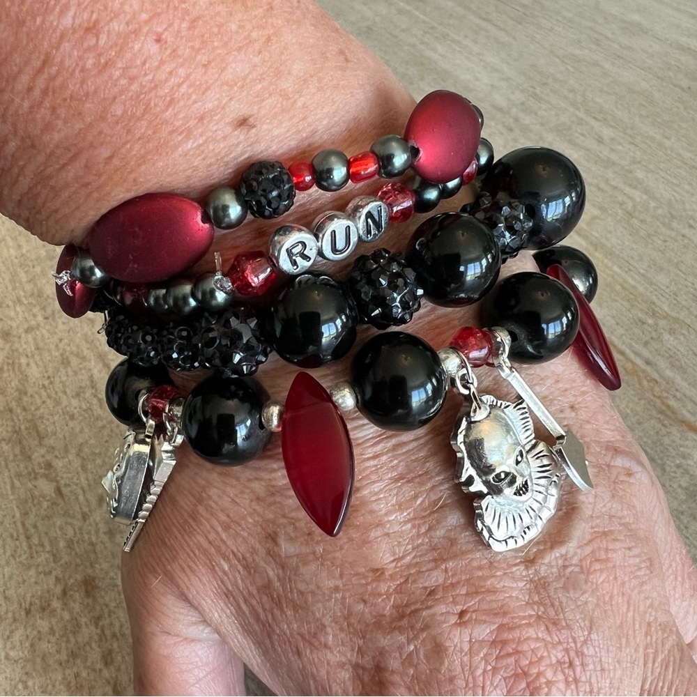 Horror Movie themed bracelet stretchy stackable charm bracelet black red - Picture 6 of 11